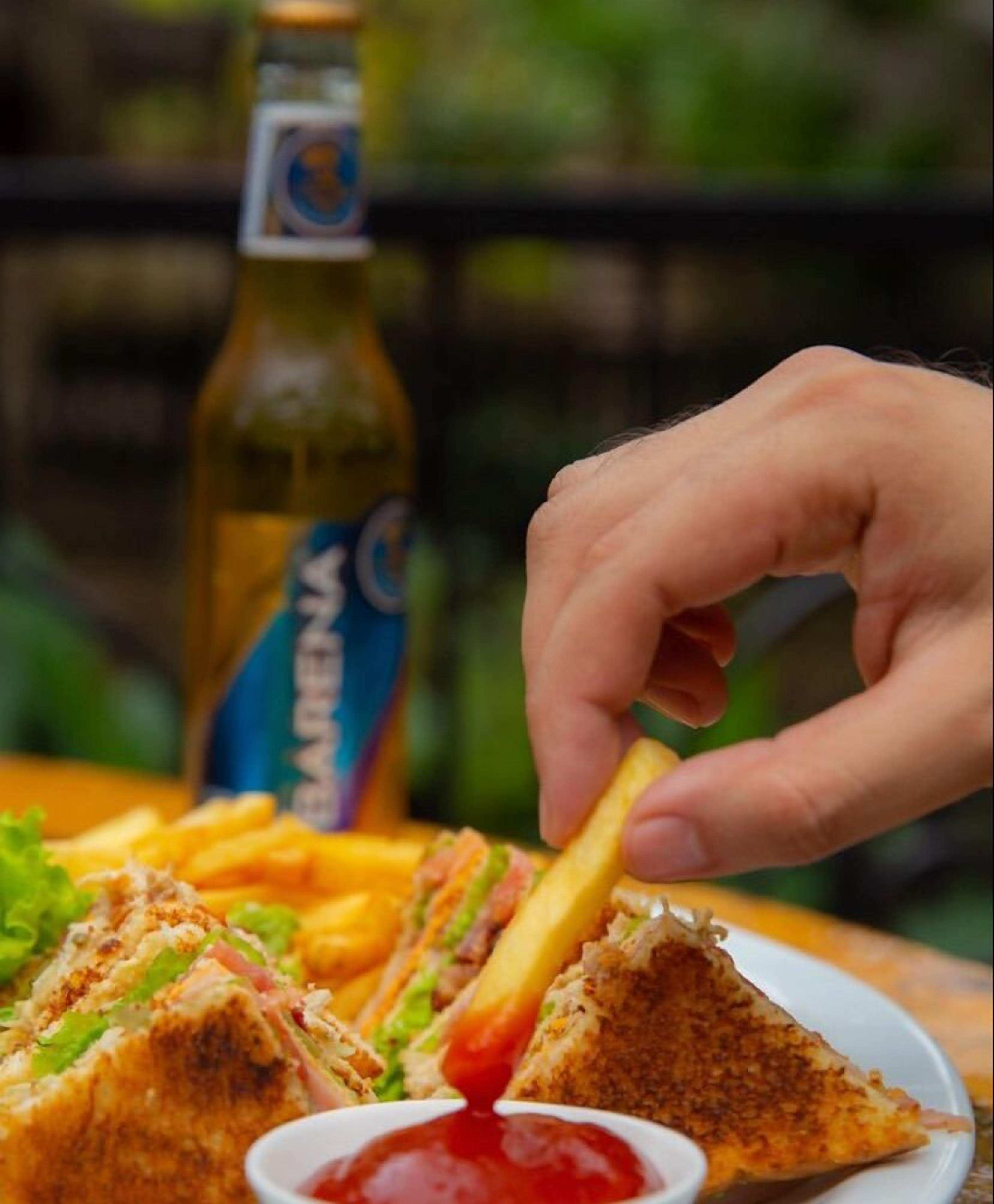 breakfast, lunch and dinner served