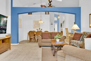 Smart-TV, DVD-spiller, fotballspill og bøker