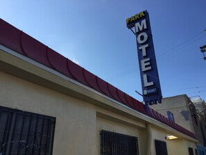 Exterior - Park Motel (Los Angeles)