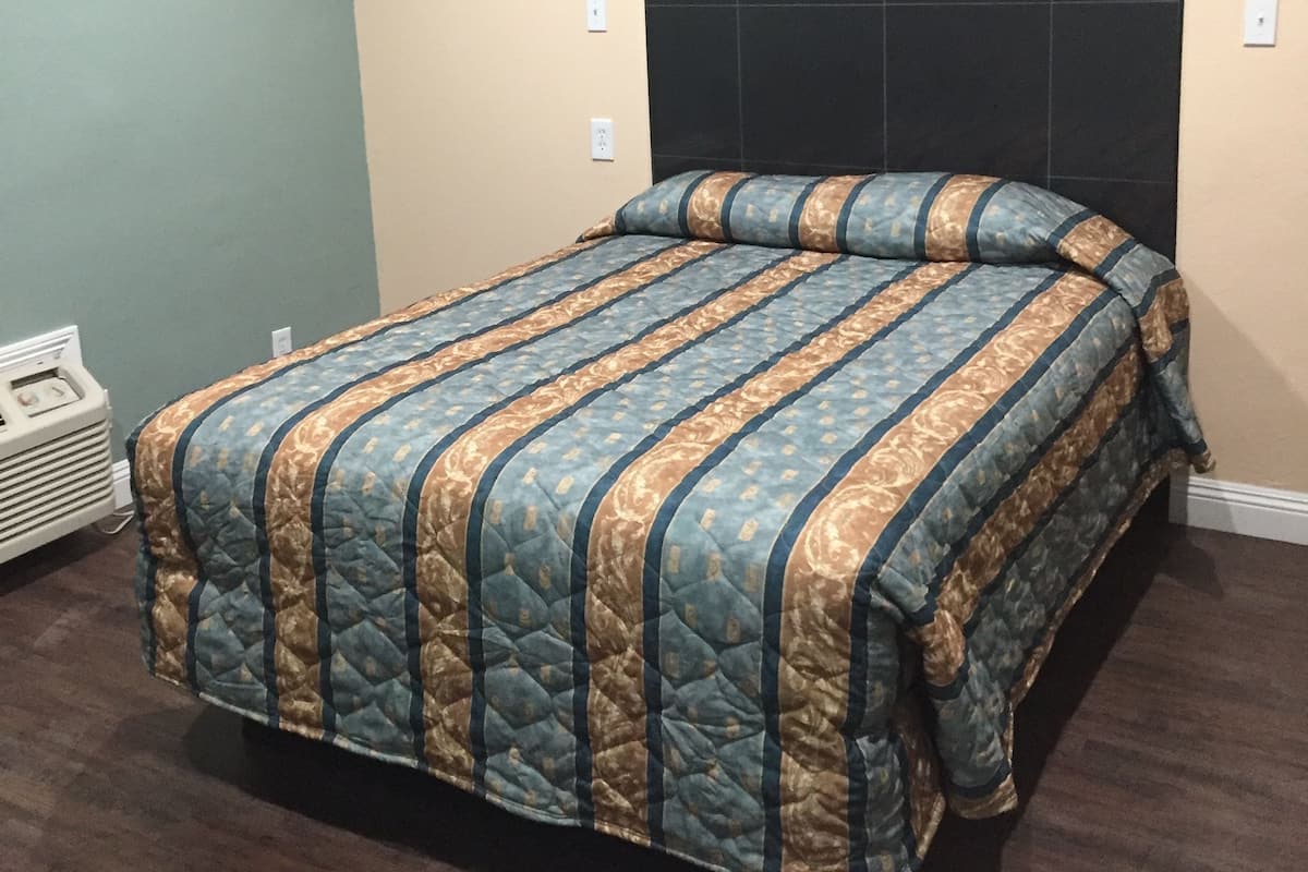 Deluxe Room, 1 Queen Bed