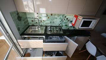 Fridge, microwave, oven, stovetop