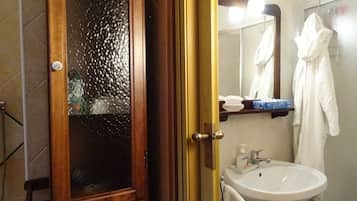Shower, hair dryer, bathrobes, bidet