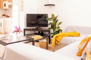 Smart TV, DVD player, books, music library - COSTA GOLF by myhomeinfuerteventura |Sunny Poolside Apartment with Large Terrace (Caleta de Fuste)