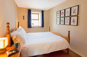 2 bedrooms, iron/ironing board, travel cot, WiFi