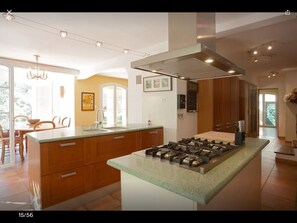 Fridge, microwave, oven, stovetop - Mansion - Correns (Correns)