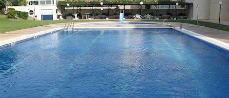 حمّام سباحة خارجي