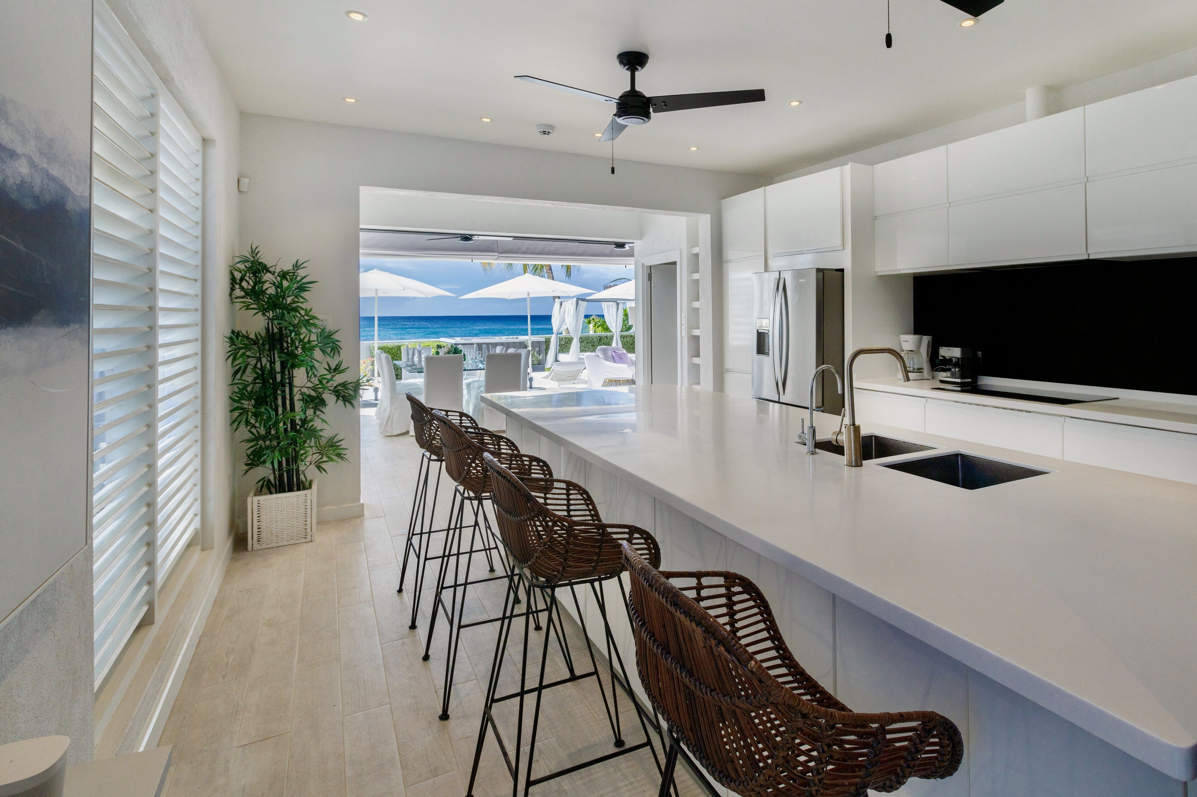 Køleskab, mikrobølgeovn, ovn, kogeplade