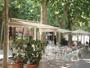 Restauration en plein air