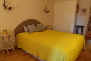 2 dormitorios, tabla de planchar con plancha, wifi gratis y ropa de cama
