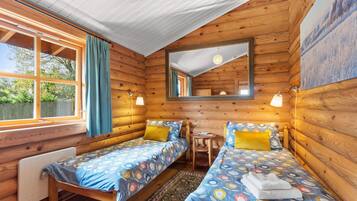 2 bedrooms, in-room safe, iron/ironing board, free WiFi