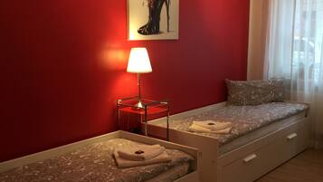 2 Schlafzimmer, BĂŒgeleisen/BĂŒgelbrett, WLAN, BettwĂ€sche