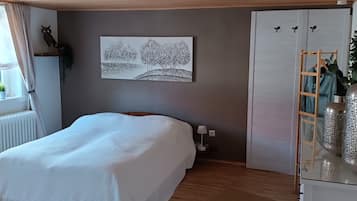 4 Schlafzimmer, Zimmersafe, Bügeleisen/Bügelbrett, Reisekinderbett