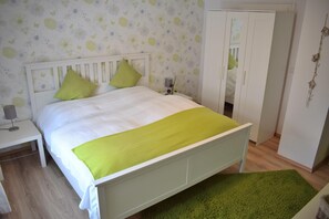 4 bedrooms, in-room safe, iron/ironing board, travel cot