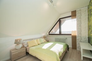 2 bedrooms, in-room safe, iron/ironing board, free WiFi