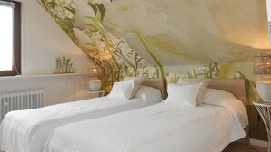 A bedroom with two beds, a large floral mural on the ceiling, a window, and a radiator. - Best location 5 stars from DTV conveniently located luxury new (Hamburg-Halstenbek)