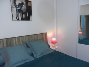 2 chambres, fer et planche à repasser, lit parapluie, Wi-Fi gratuit