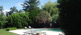 Apartment 6 people in an authentic Provencal Mas with large swimming pool