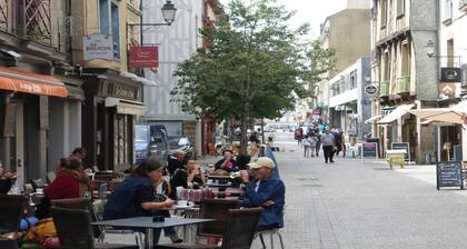 Furnished apartment, near train station and metro