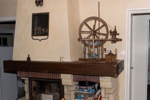 Interior - charming fully renovated cottage (Saint-Riquier-Ès-Plains)
