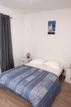 3 bedrooms, iron/ironing board, free WiFi - charming fully renovated cottage (Saint-Riquier-Ès-Plains)