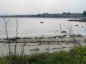 Una spiaggia nelle vicinanze