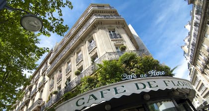 LUXURY SECURED SAINT GERMAIN DES PRES (968 Sqf)