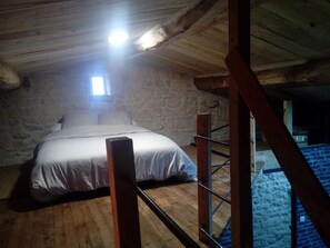 3 chambres, fer et planche à repasser, Wi-Fi, draps fournis