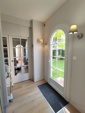 Interior - 2 mns walk from the beach - Large enclosed garden with trees (Hermanville-Sur-Mer)