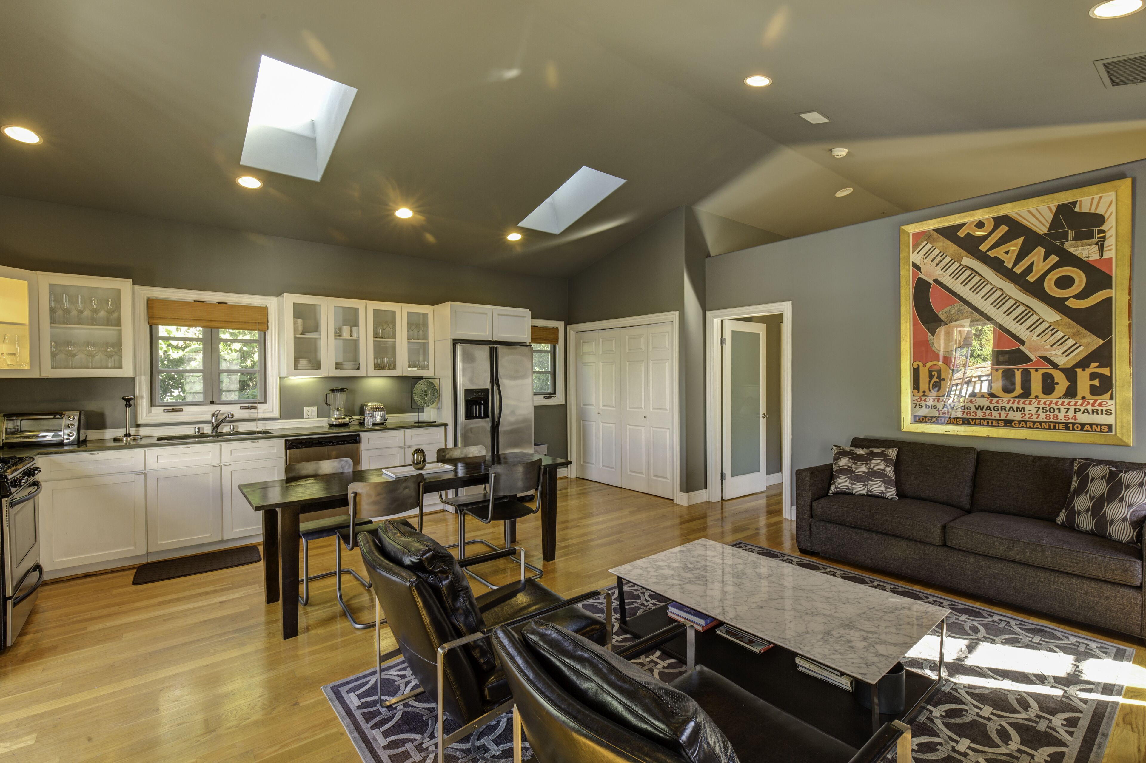 BeverlyGroveLoft Beverly Hills LACMA Farmer's Market Private Apartment Detached