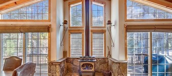 Luxe Tahoe Donner Hut / privé Hot Tub / pooltafel / Resort voorzieningen 