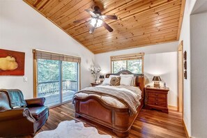 4 bedrooms, iron/ironing board, free WiFi, bed sheets - Mountain Escape Tahoe Donner Cabin • Hot Tub, Pool Table & Forest Setting (Truckee)
