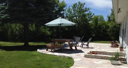 Bender Haus-Elkhart Lake Home- 3 Bedrooms- Close to Lake, Golf & Racing!