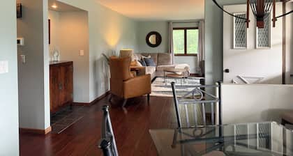 Elkhart Lake Home- 3 makuuhuonetta - lähellä järveä, golfia ja kilpa-autoa!