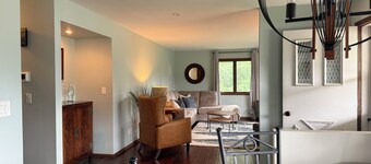 Bender Haus-Elkhart Lake Home- 3 Bedrooms- Close to Lake, Golf & Racing!
