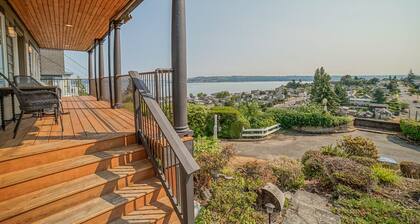 Watch Ships Come into Port from Bed-