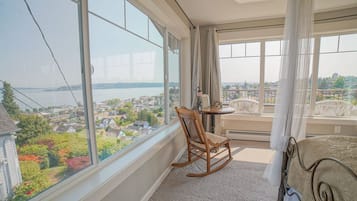 6 quartos, ferros/tábuas de passar roupa, Wi-Fi, roupa de cama