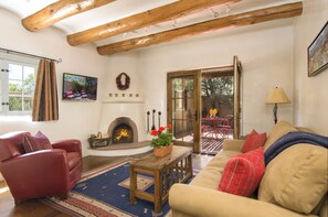 Smart-TV, Kamin, DVD-Player, Bücher