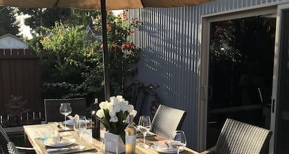 The Corner Cottage ~ Downtown aus Ihrer Tür mit Private Vineyard