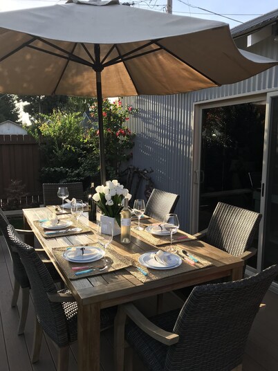 The Corner Cottage ~ Downtown out your door with Private Vineyard