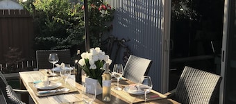 The Corner Cottage ~ Downtown ud af din dør med Private Vineyard