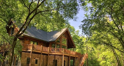 Log Cabin Casa per le vacanze su 62 acri di terreno privato