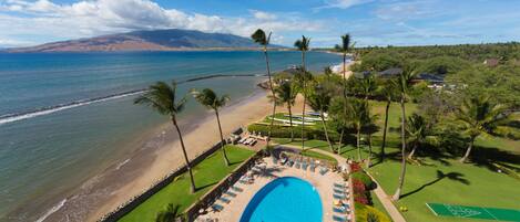 Utendørsbasseng og et oppvarmet basseng