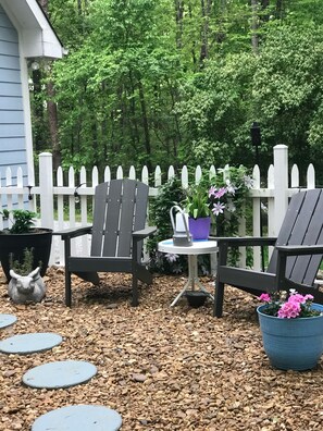 Property grounds - The Blue Cottage located in the woods on Lookout Mountain in Rising Fawn GA (Rising Fawn)