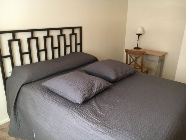 2 chambres, bureau, accès au Wi-Fi (inclus), literie fournie