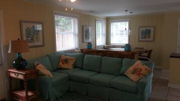 Televisión y chimenea