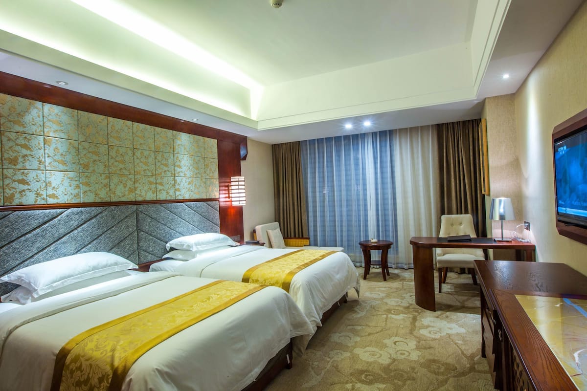 Deluxe Twin kamer | Een minibar, verduisterende gordijnen, gratis wifi