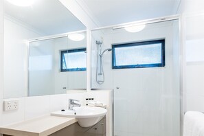 2 Bedroom Apartment 28 | Bathroom | Separate tub and shower, hair dryer, towels - Shoreline Apartments (Whitsundays)