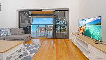 Apartment, 2 Bedrooms, Ocean View (15) | Ruang tamu | TV Plasma, pemain DVD