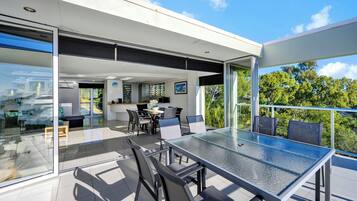 3 Bedroom Apartment Ocean Villa 01 | Terrace/patio