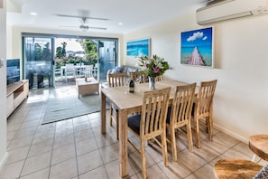 2 Bedroom Apartment 14 | Living area